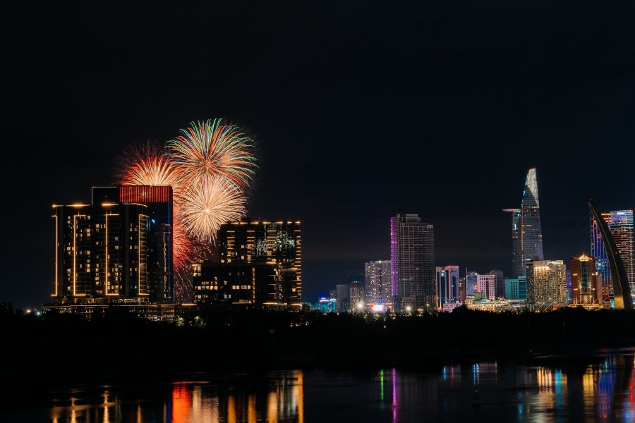 Fuochi d'artificio celebrativi a Città di Ho Chi Minh