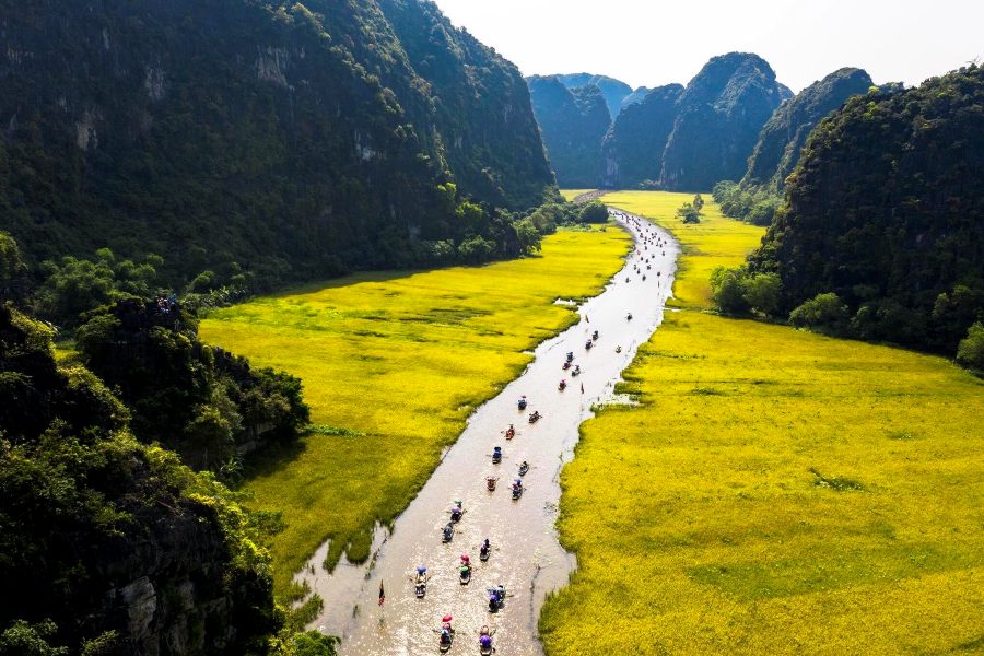 I paesaggi fluviali tra i picchi calcarei di Ninh Binh