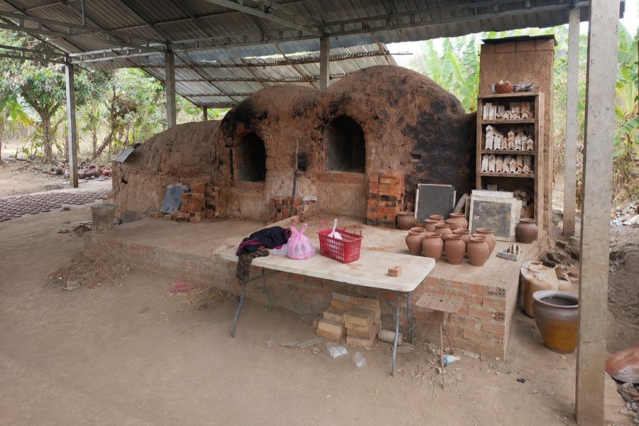 Forno tradizionale per la ceramica a Ban Chan