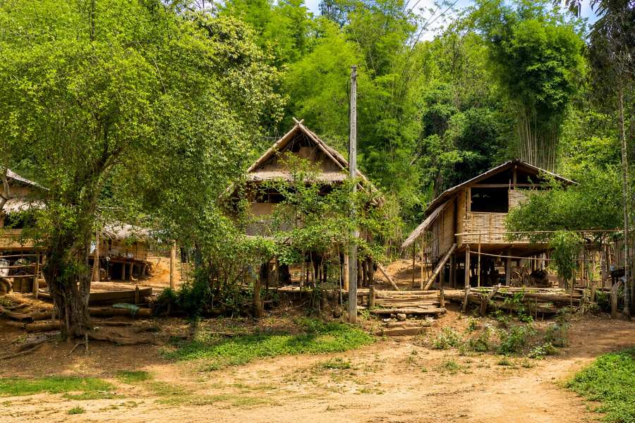 Palafitte in legno a Ban Muang Khai