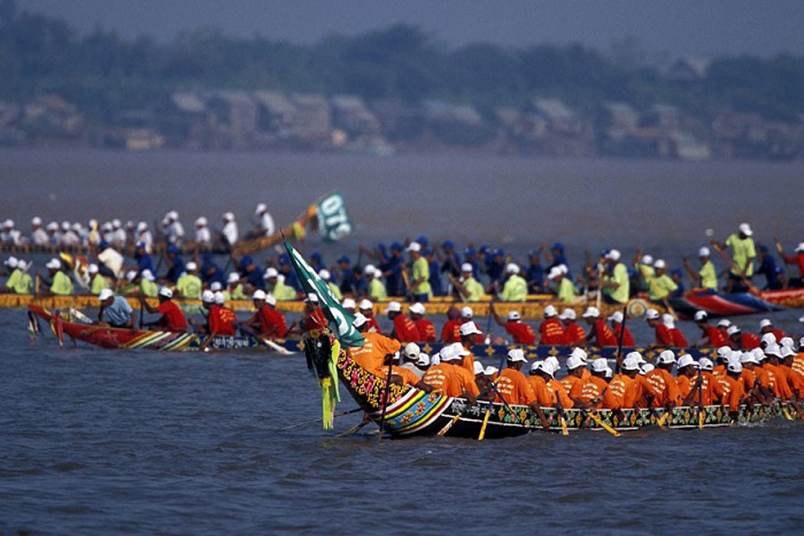 La storia e le origini della festa dell’acqua Bon Om Touk