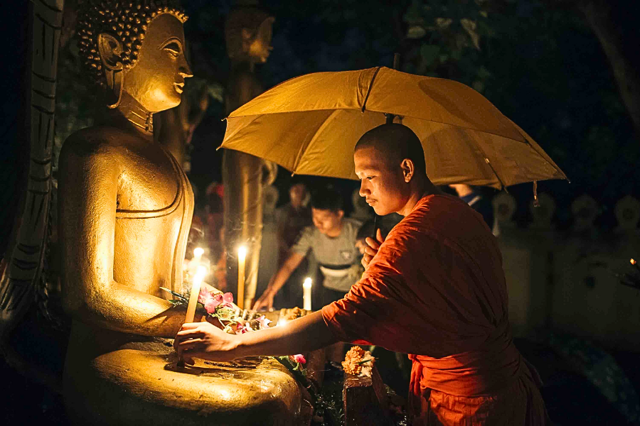Boun Khao Padap Din – La Festa Spirituale del Ricordo dei Defunti in Laos