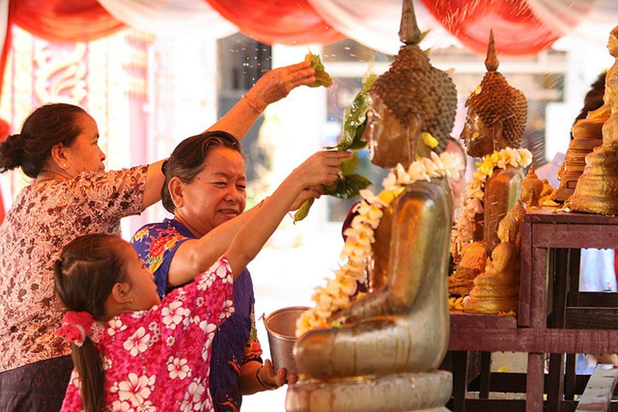 Mẹo du lịch cho khách du lịch trong lễ hội Boun Pi Mai