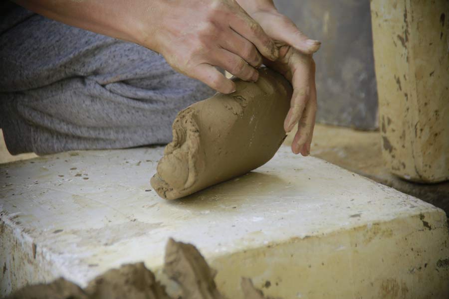 Il processo di produzione della ceramica a Bat Trang
