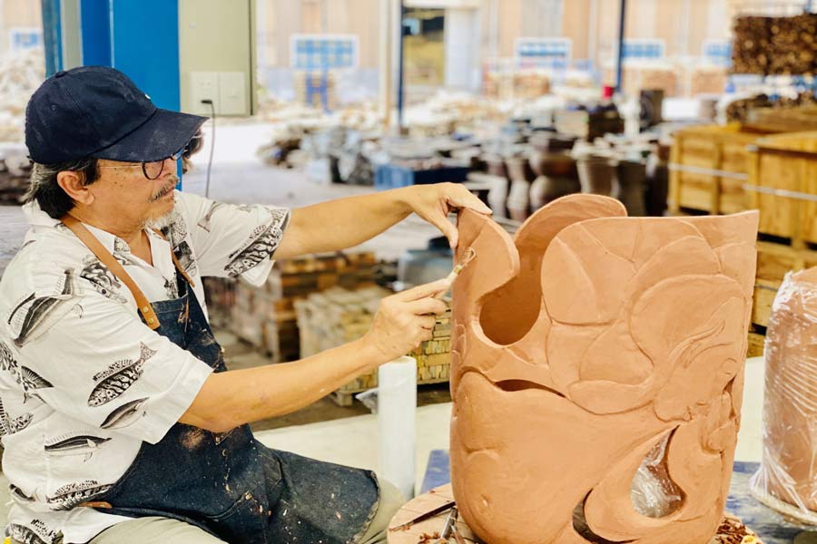 Il processo di produzione della ceramica a Bat Trang