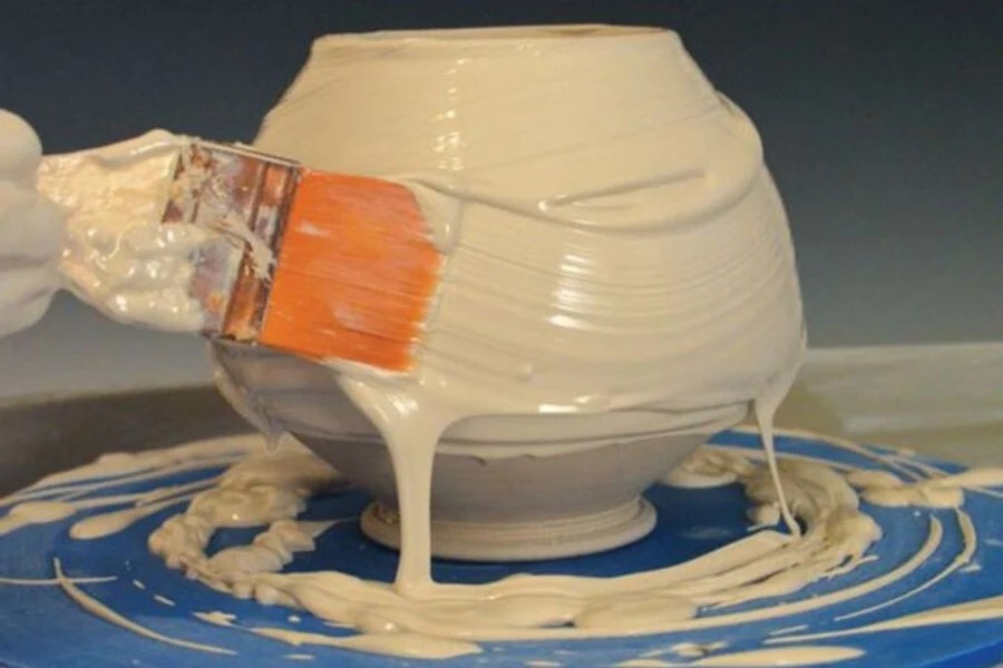 Il processo di produzione della ceramica a Bat Trang