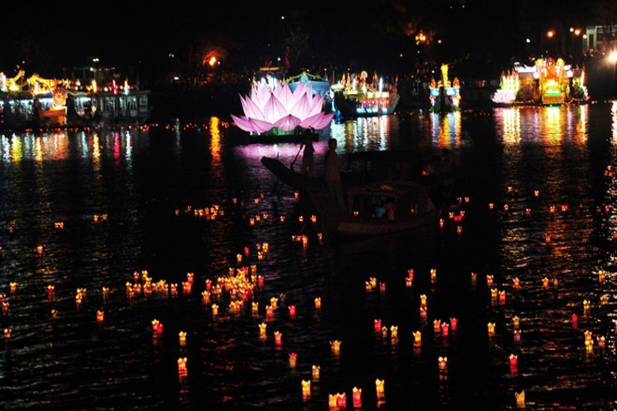 Giro in barca sul fiume Huong e musica Ca Hue