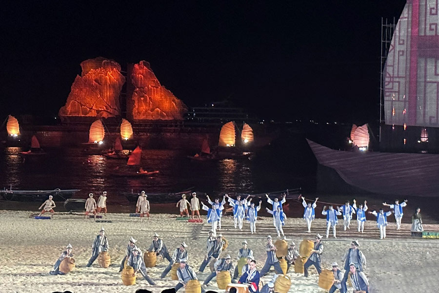 Panoramica del Festival del Carnevale di Ha Long