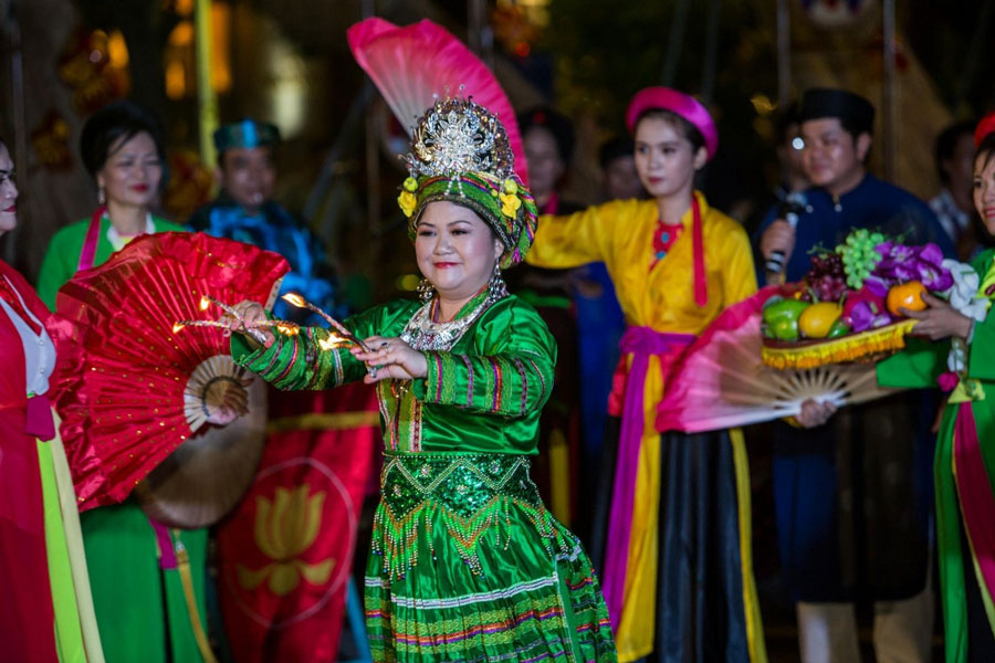 Hát Chầu Văn (Canto Chau Van)