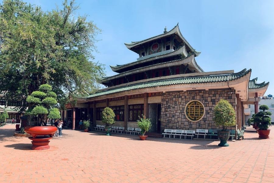 tempio di ba chua xu-chau doc
