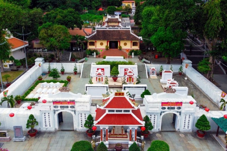 tomba di thoai ngoc hau-chau doc