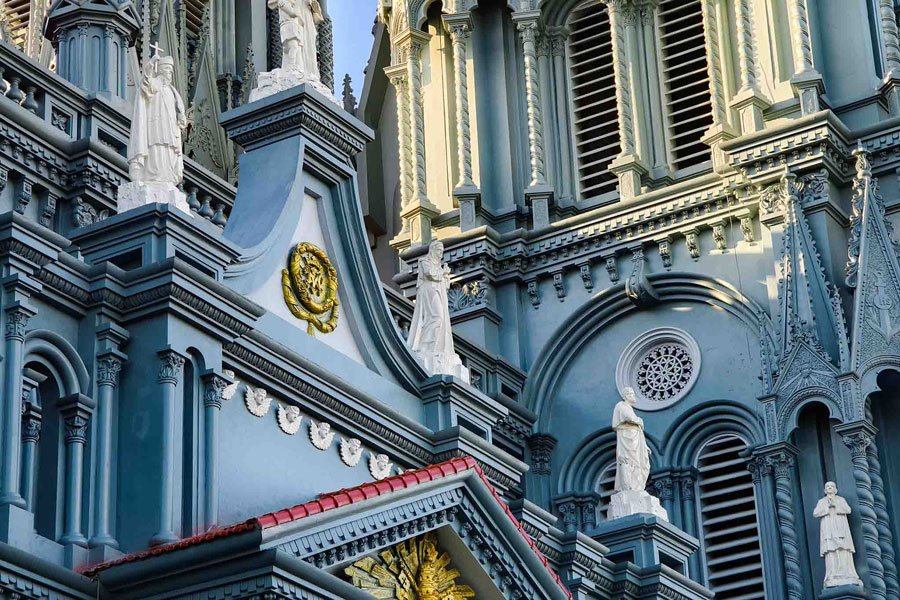 Esplorare la chiesa di Bac Trach
