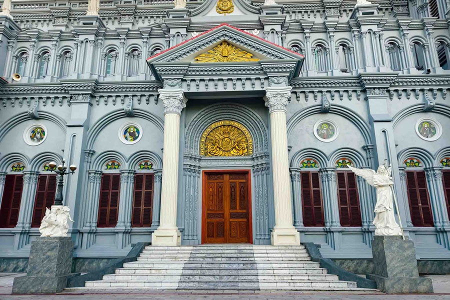 Esplorare la chiesa di Bac Trach