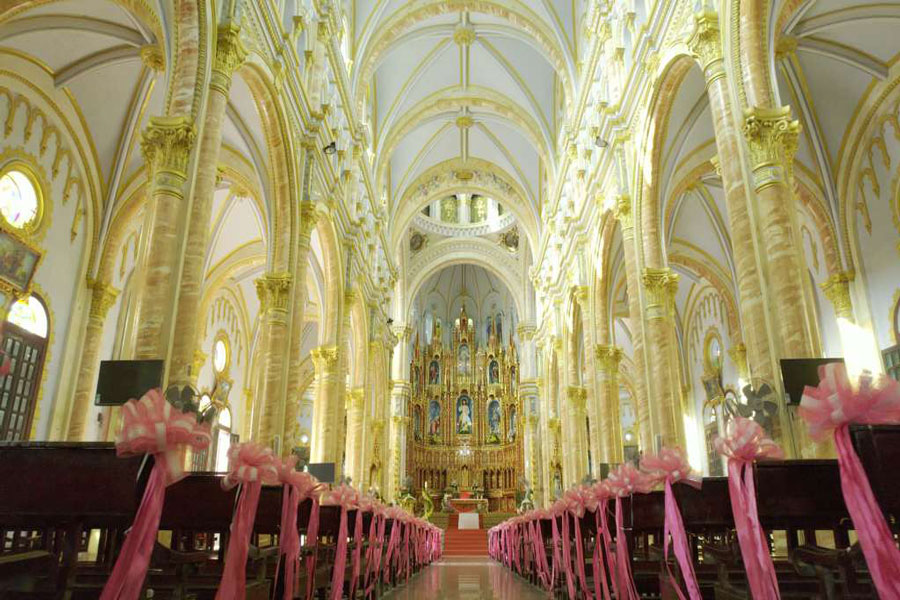 Esplorare la chiesa di Bac Trach