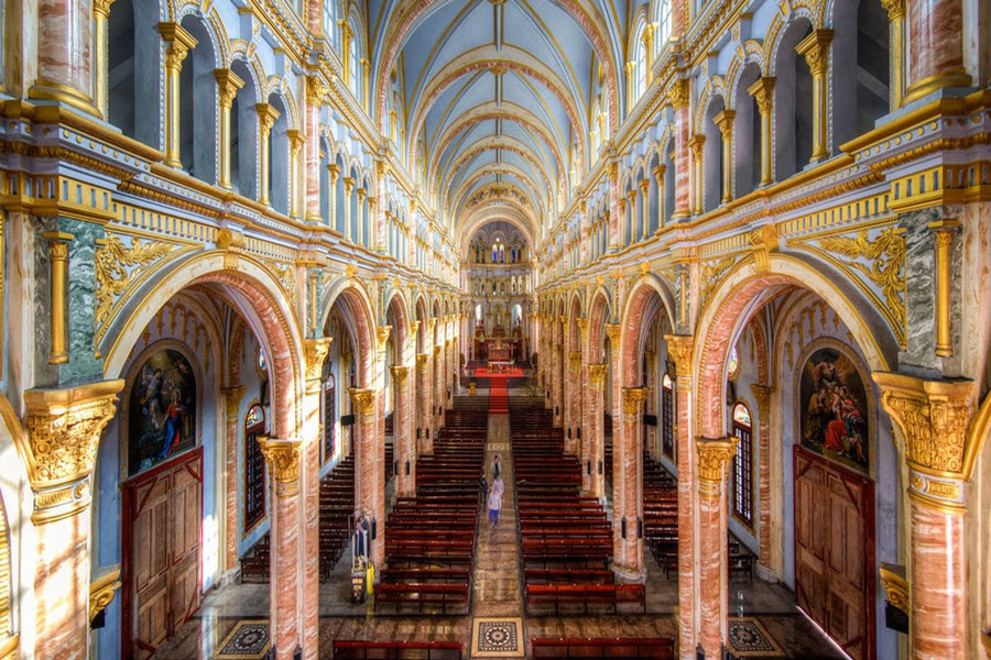 Esplorare la chiesa di Bac Trach
