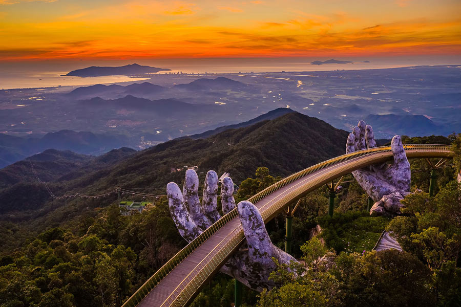 Ba Na Hills è un'area turistica e un resort unico in stile europeo