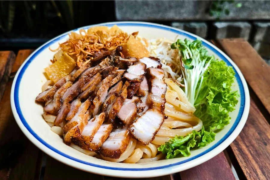Esplora la Cucina di Strada Vietnamita: Un Viaggio da Nord a Sud