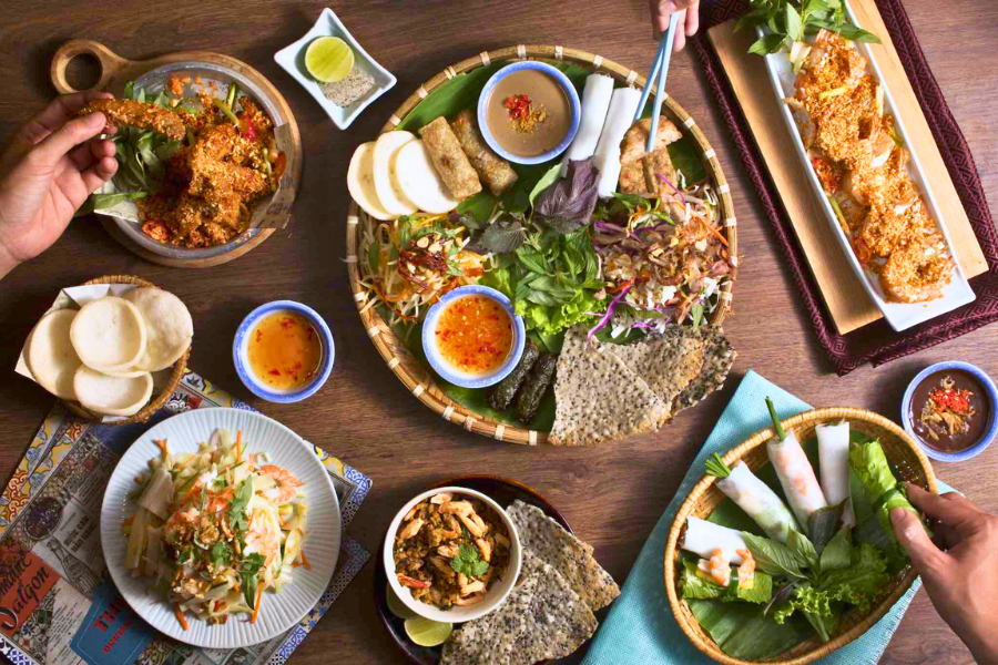 Esplora la Cucina di Strada Vietnamita: Un Viaggio da Nord a Sud