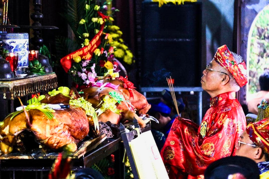 Festa di Hon Chen: Un Viaggio nel Cuore della Fede e della Tradizione a Hue