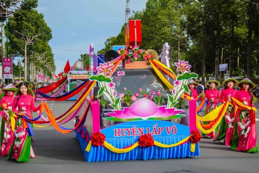 Sfilata artistica del Festival del Loto di dong thap 2026