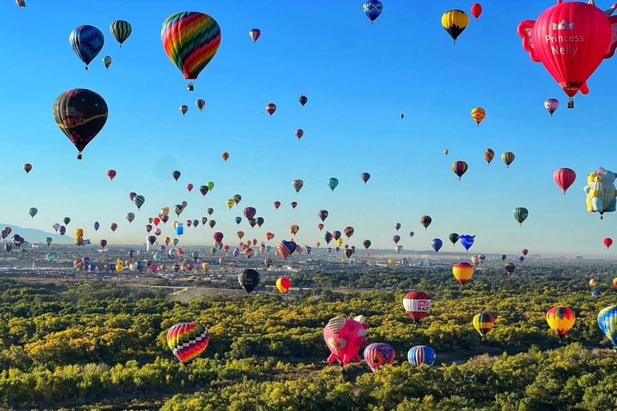 festival delle mongolfiere in laos