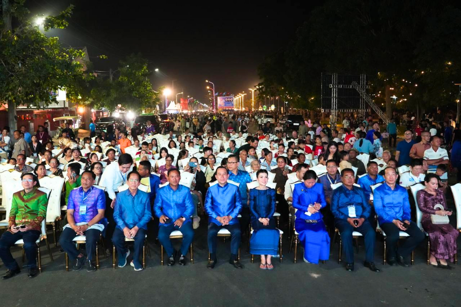 Festival del Fiume a Takeo, Cambogia: Un Viaggio tra Cultura, Natura e Tradizione