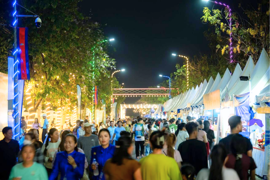 Festival del Fiume a Takeo, Cambogia: Un Viaggio tra Cultura, Natura e Tradizione