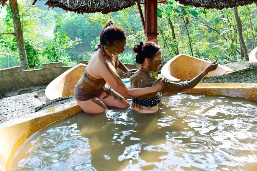 Esperienza di bagno di fango dello flusso minerale di my lam
