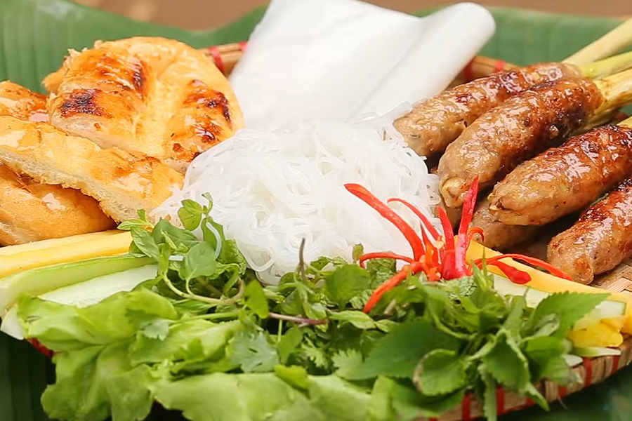 Food tour Hue