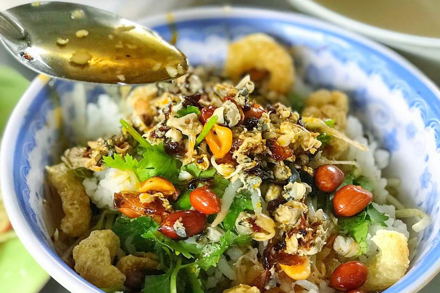 Food tour Hue