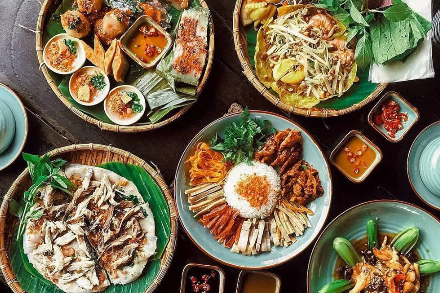 Food tour Hue