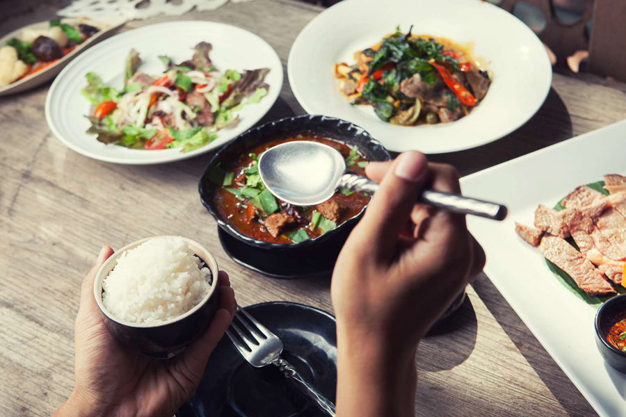 Galateo a tavola dei thailandese