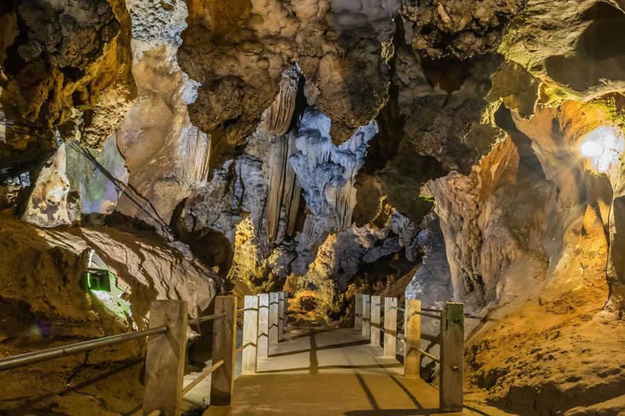 La grotta di Chiang Dao 