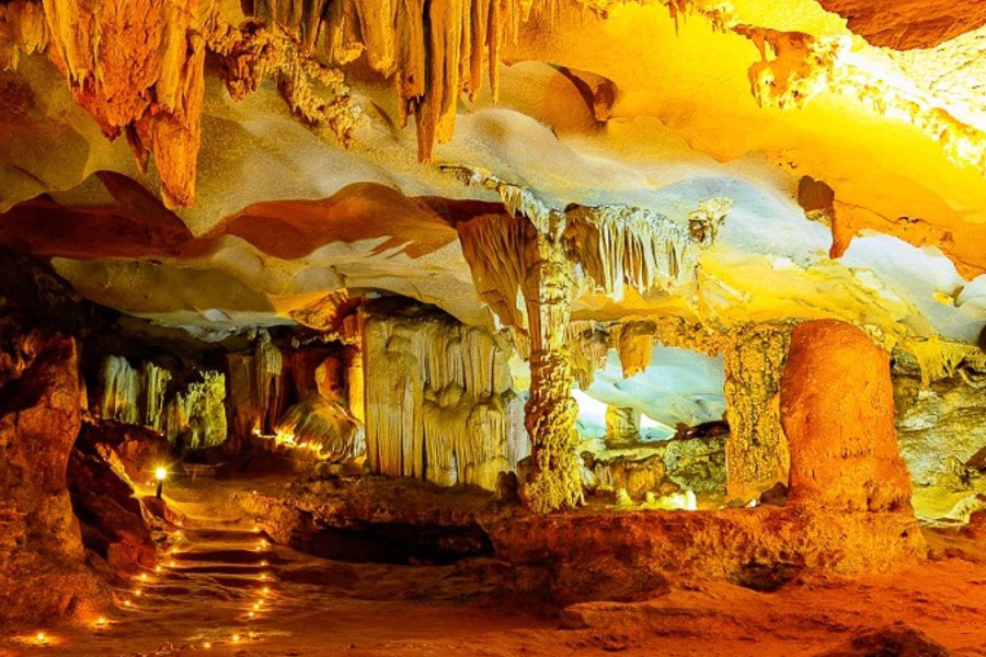 Le bellissime grotte scintillanti della baia di Halong - Vacanza in Vietnam