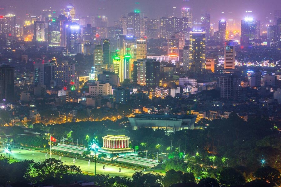 La bellezza notturna di Hanoi è un vero quadro d’arte