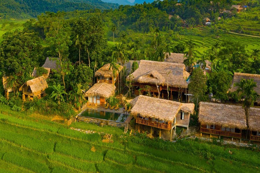 homestay a Pu Luong con vista sulle risaie terrazzate.