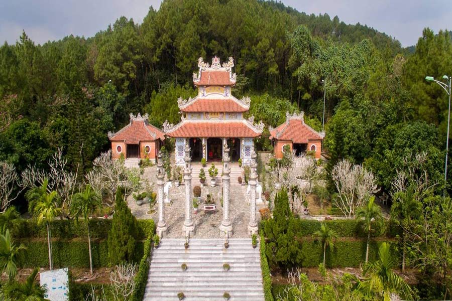 Esplora il Tempio della Principessa Huyen Tran