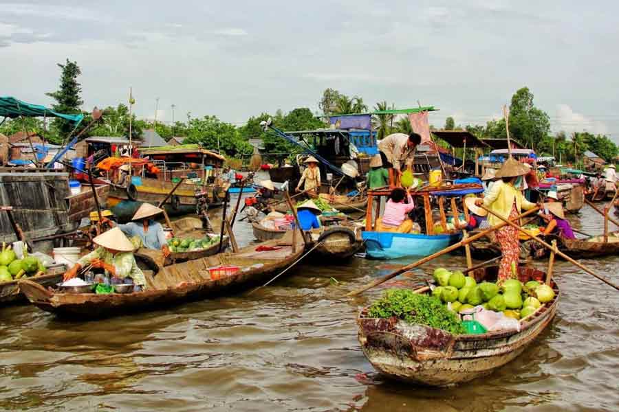 Il mercato galleggiato di Tien Giang