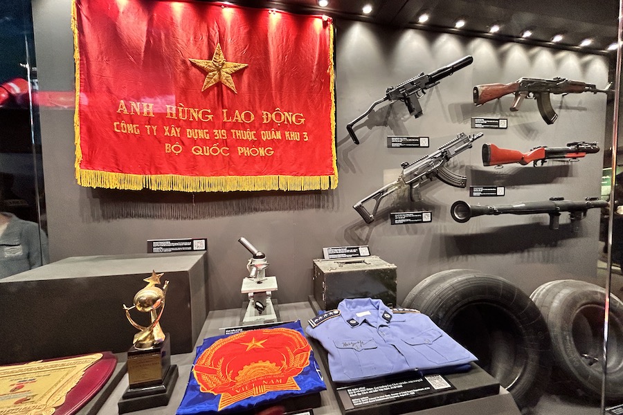 L'esposizione interna del Museo di Storia Militare del Vietnam