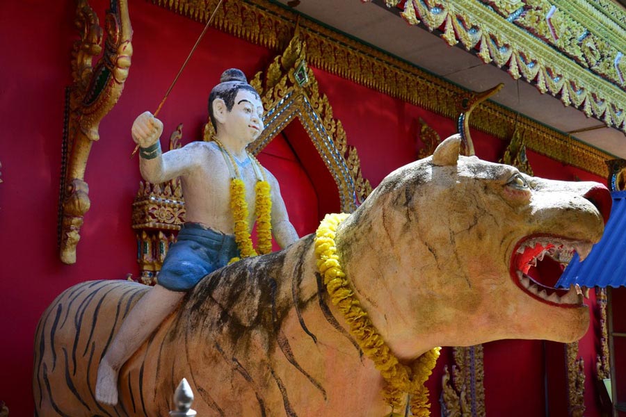 Come muoversi a Wat Phra That Rueang Rong