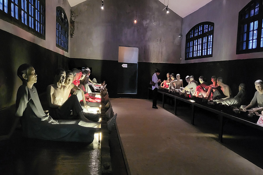 interno della prigione di Hoa Lo