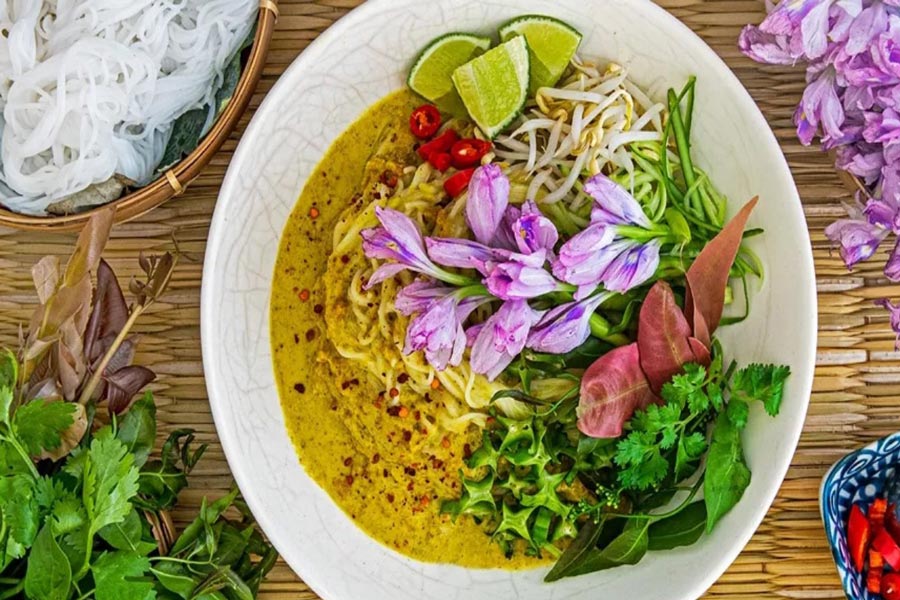 Il Num banh chok, un piatto rustico di noodles Khmer
