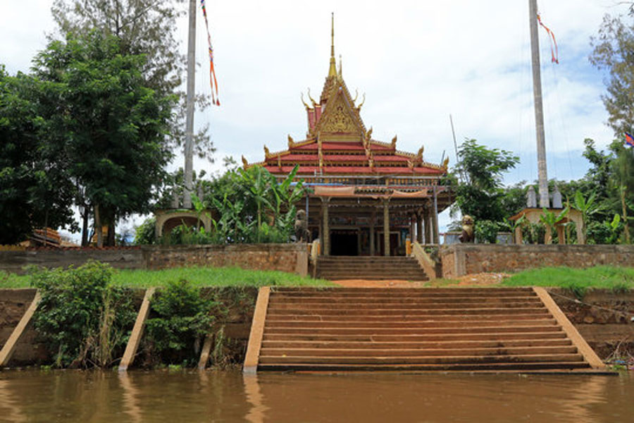 L'antico tempio del villaggio Kampong Phluk