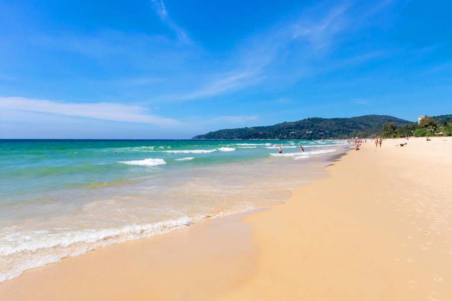Il paesaggio della spiaggia di Karon