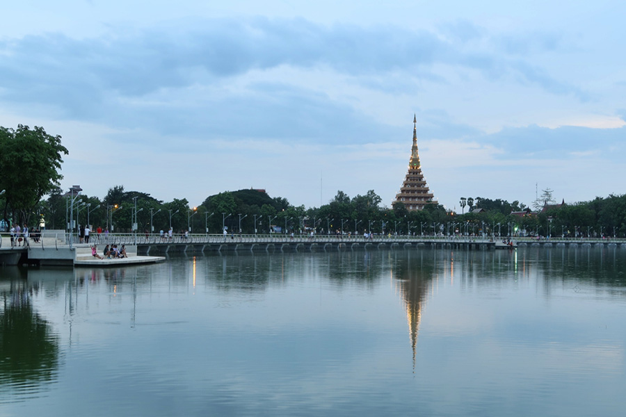La bellezza naturale di lago Bueng Kaen Nakhon 
