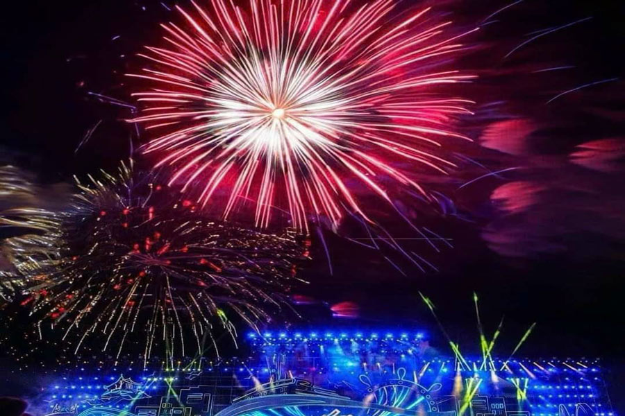 Elettrizzanti DJ set e fuochi d'artificio