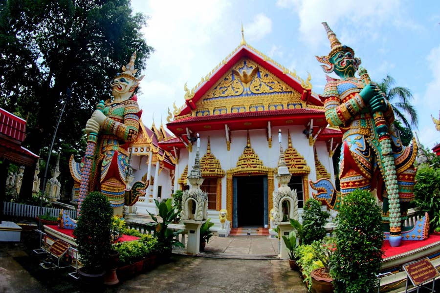 Panoramica di Wat Maha Puttharam