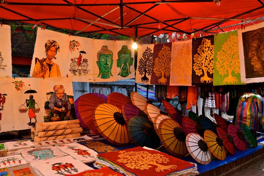 Mercato notturno a Luang Prabang