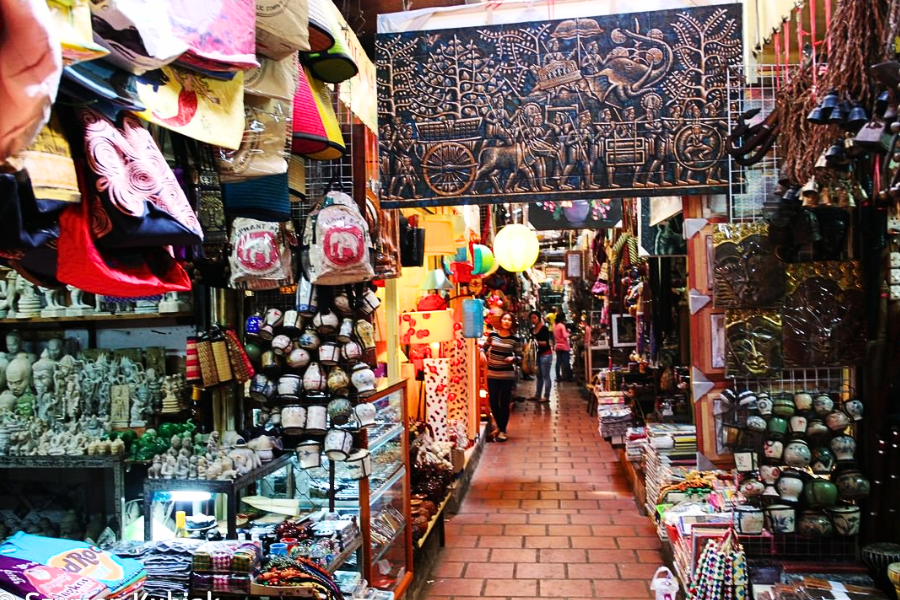 Mercato Russo di Phnom Penh: Cosa Vedere, Comprare e Mangiare in 2025