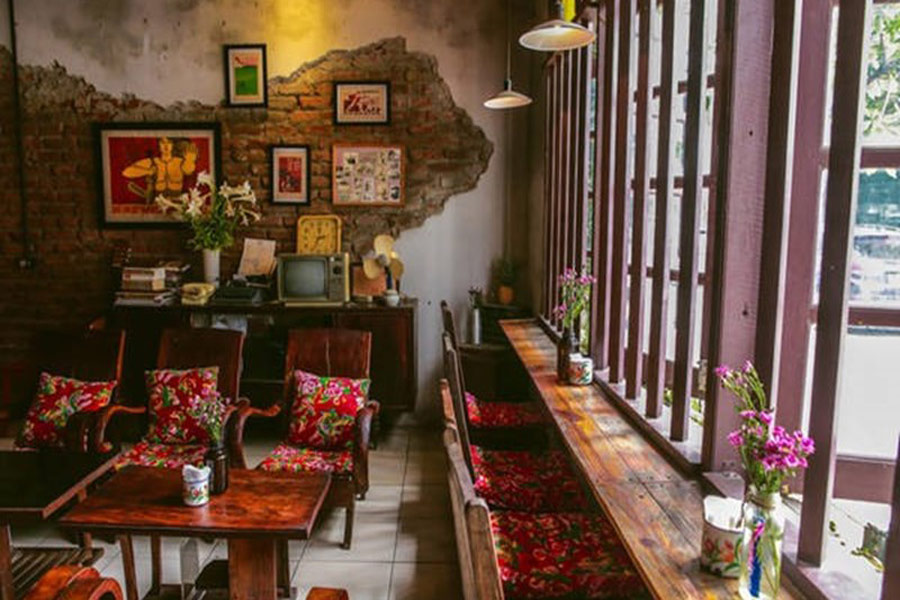 Un ristorante è decorato in stile bao cap